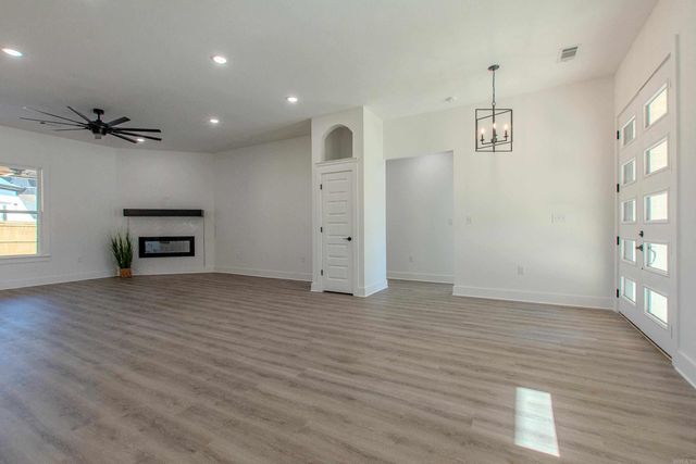 2243 E Maryland Ave, Sherwood, AR 72120