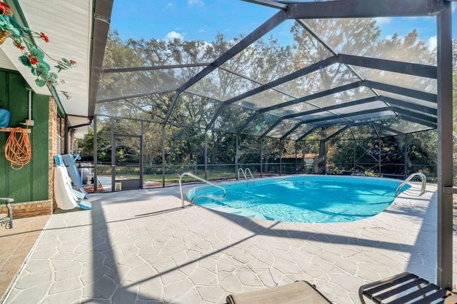 32 Walnut Avenue, Shalimar, FL 32579