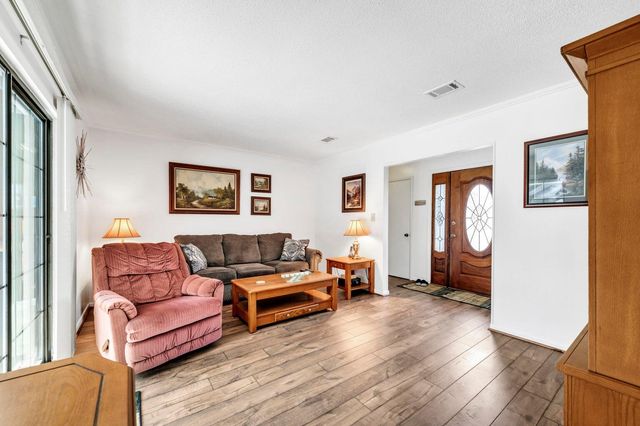 32 Walnut Avenue, Shalimar, FL 32579