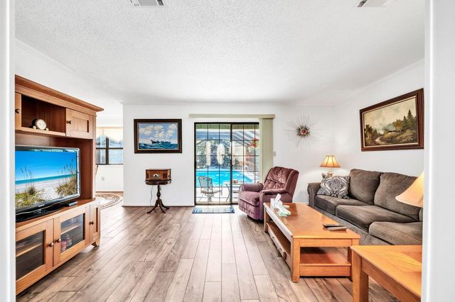 32 Walnut Avenue, Shalimar, FL 32579