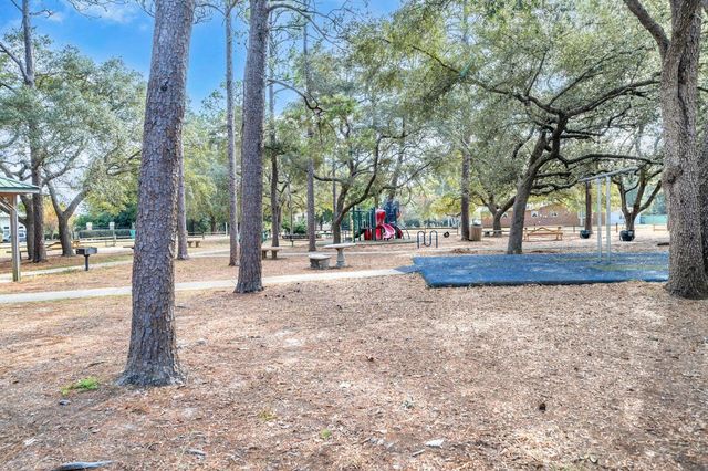 32 Walnut Avenue, Shalimar, FL 32579