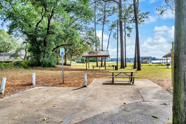 32 Walnut Avenue, Shalimar, FL 32579