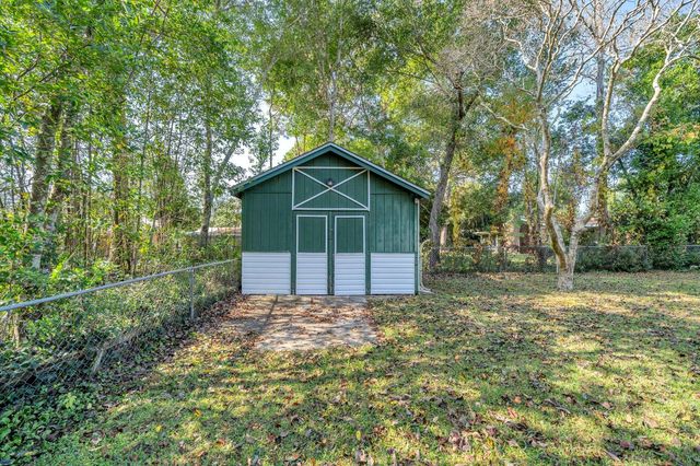 32 Walnut Avenue, Shalimar, FL 32579