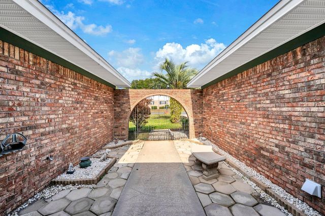 32 Walnut Avenue, Shalimar, FL 32579