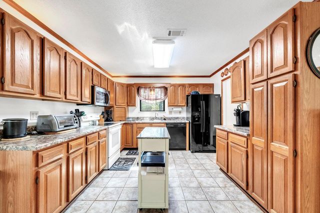 32 Walnut Avenue, Shalimar, FL 32579