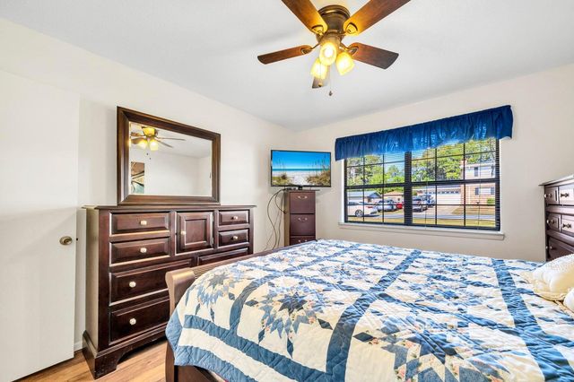 32 Walnut Avenue, Shalimar, FL 32579