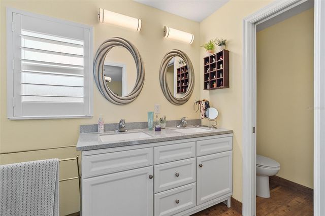 1866 VAMO DRIVE, Sarasota, FL 34231