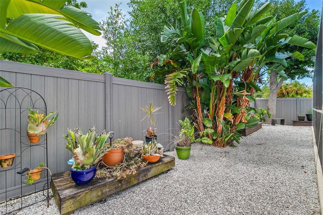 1866 VAMO DRIVE, Sarasota, FL 34231