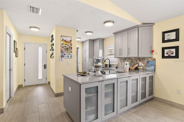 1866 VAMO DRIVE, Sarasota, FL 34231