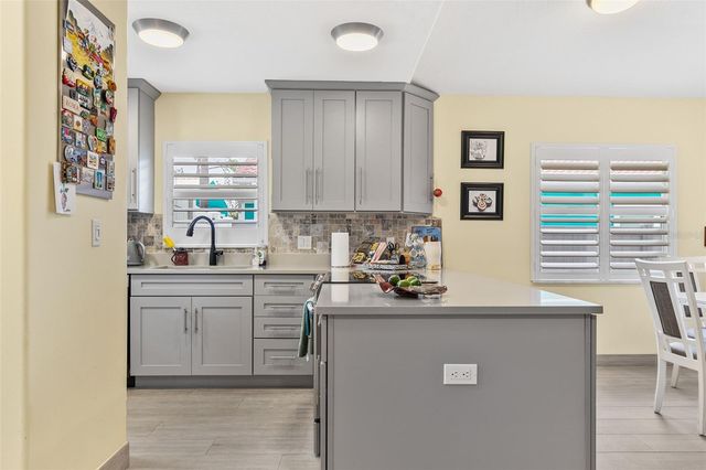 1866 VAMO DRIVE, Sarasota, FL 34231