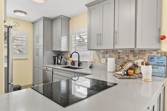 1866 VAMO DRIVE, Sarasota, FL 34231