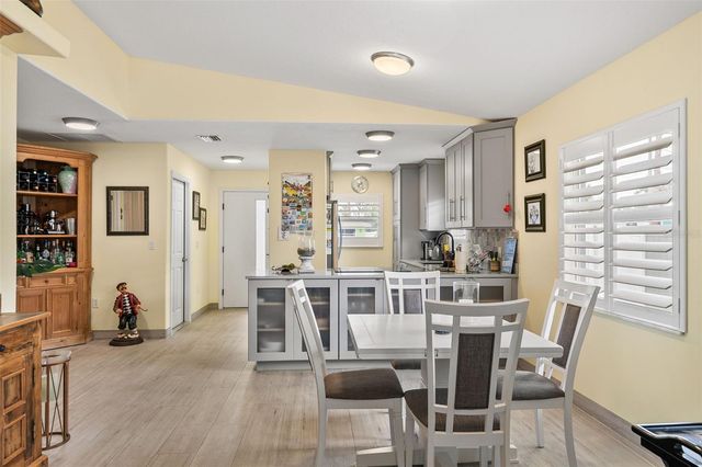 1866 VAMO DRIVE, Sarasota, FL 34231