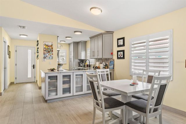 1866 VAMO DRIVE, Sarasota, FL 34231