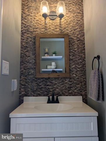 18 KINGS BRIDGE CT, Newark, DE 19702