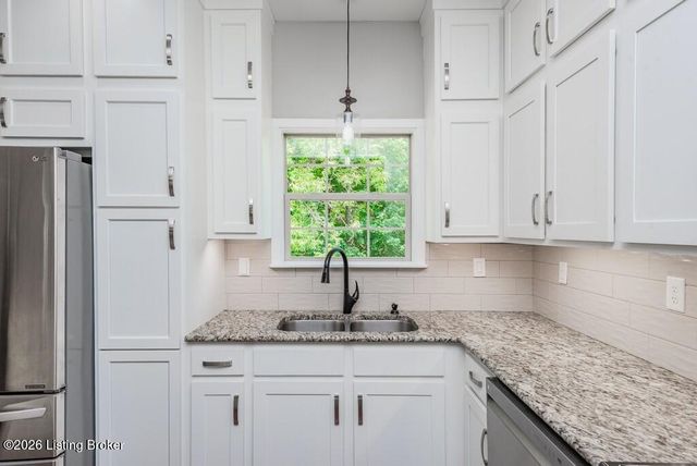 150 Hidden Falls Dr, Mt Washington, KY 40047