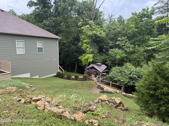 150 Hidden Falls Dr, Mt Washington, KY 40047