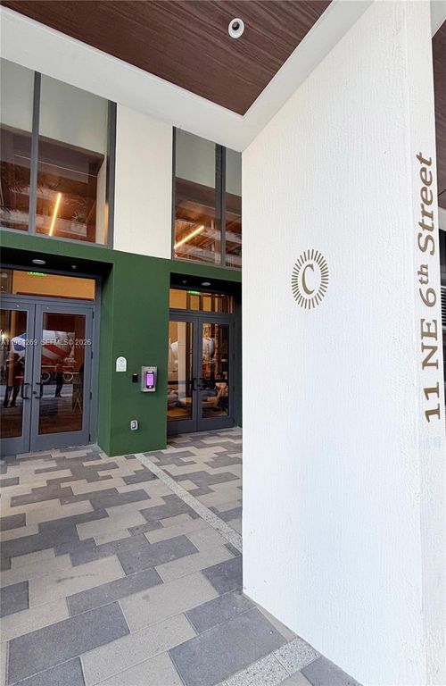 Image 10 of property listing at 11 NE 6th St 1109, Miami, FL 33132