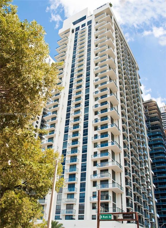 Image 11 of property listing at 11 NE 6th St 1109, Miami, FL 33132