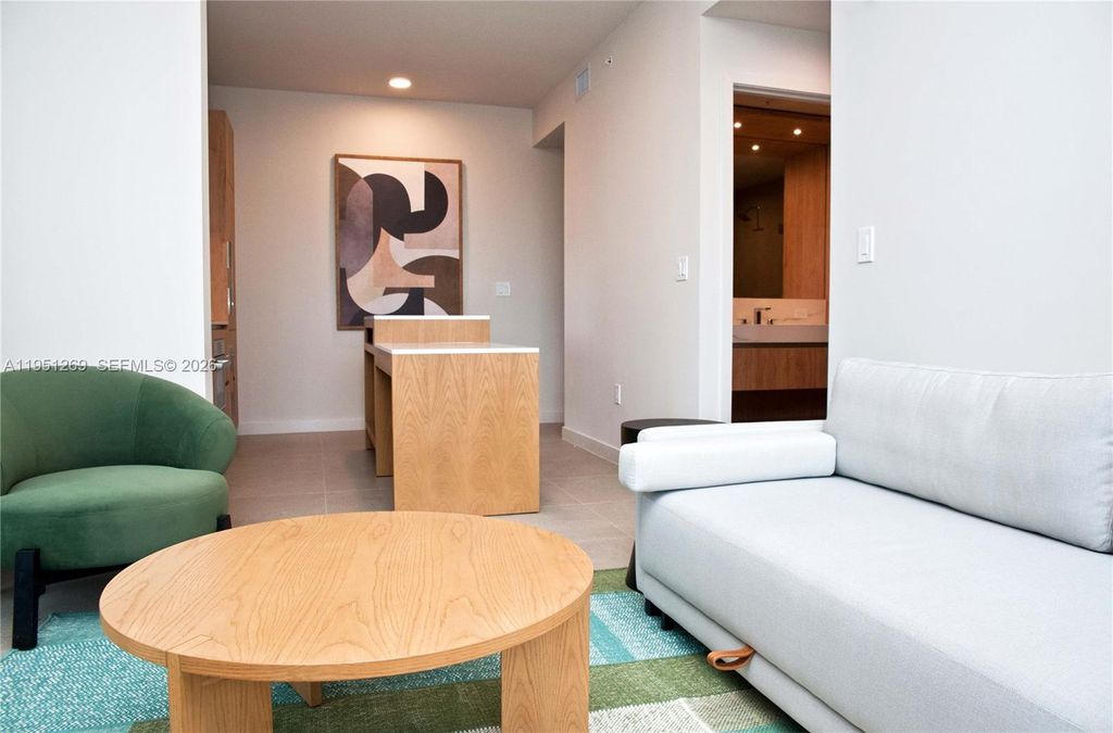 Image 14 of property listing at 11 NE 6th St 1109, Miami, FL 33132