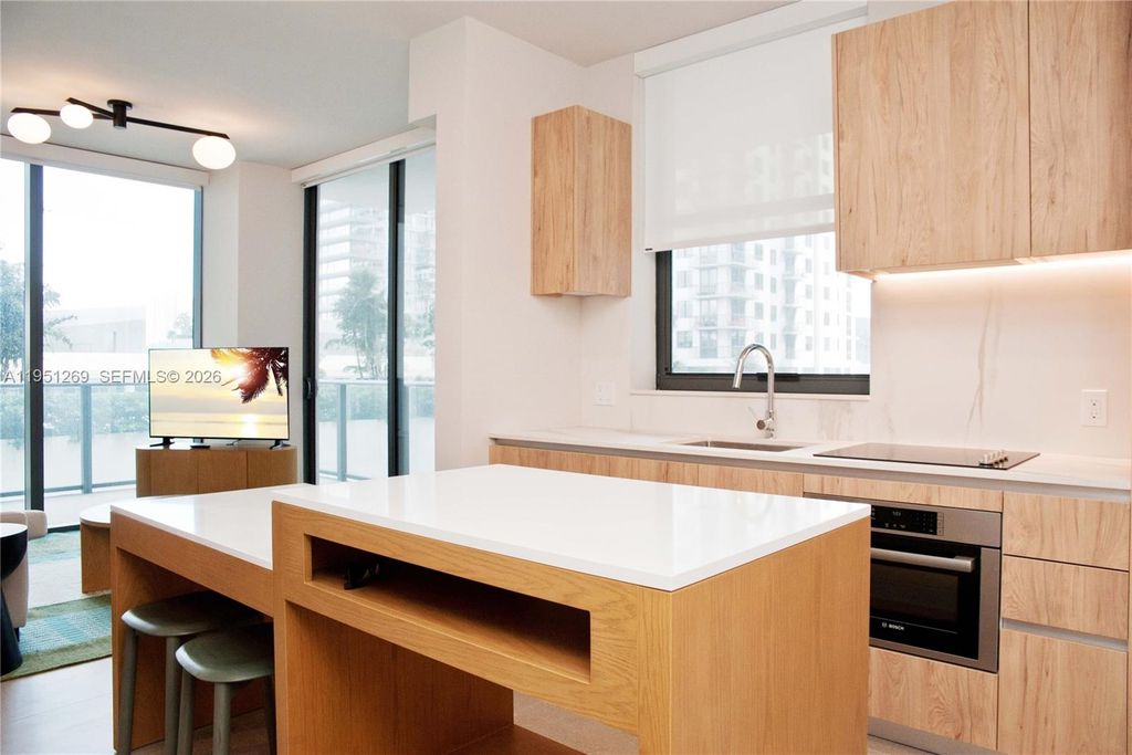 Image 17 of property listing at 11 NE 6th St 1109, Miami, FL 33132