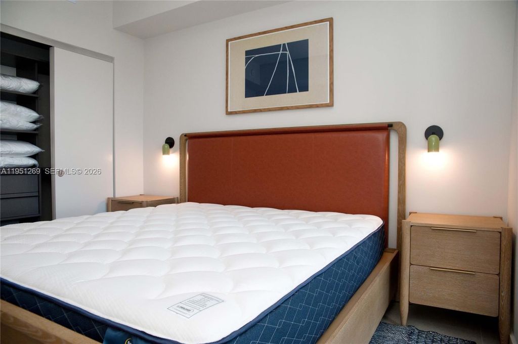 Image 20 of property listing at 11 NE 6th St 1109, Miami, FL 33132