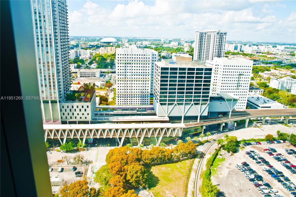 Image 27 of property listing at 11 NE 6th St 1109, Miami, FL 33132