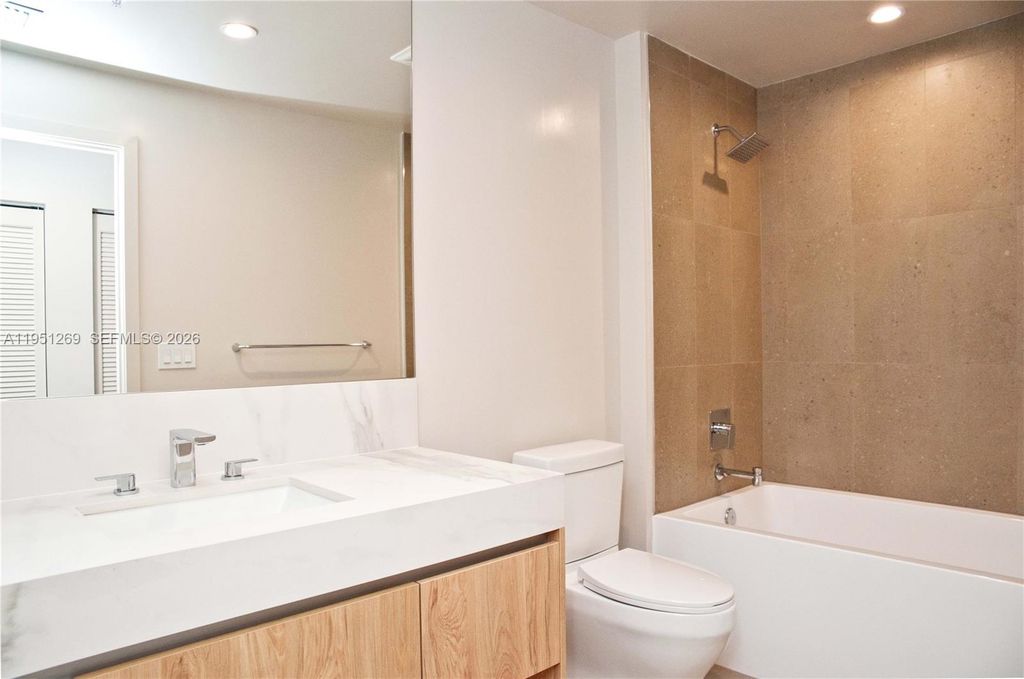 Image 3 of property listing at 11 NE 6th St 1109, Miami, FL 33132