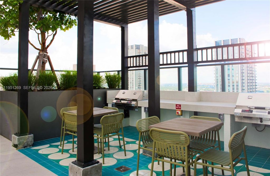 Image 32 of property listing at 11 NE 6th St 1109, Miami, FL 33132