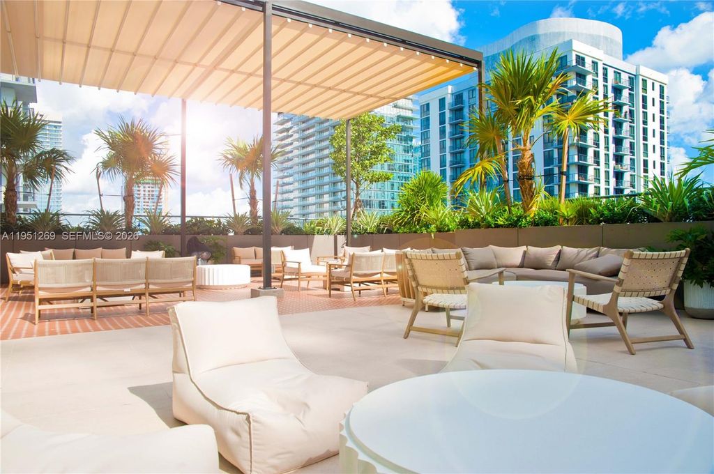 Image 33 of property listing at 11 NE 6th St 1109, Miami, FL 33132