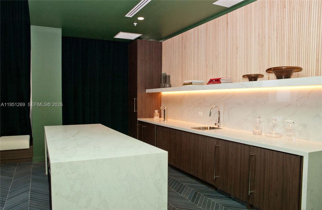 Image 37 of property listing at 11 NE 6th St 1109, Miami, FL 33132