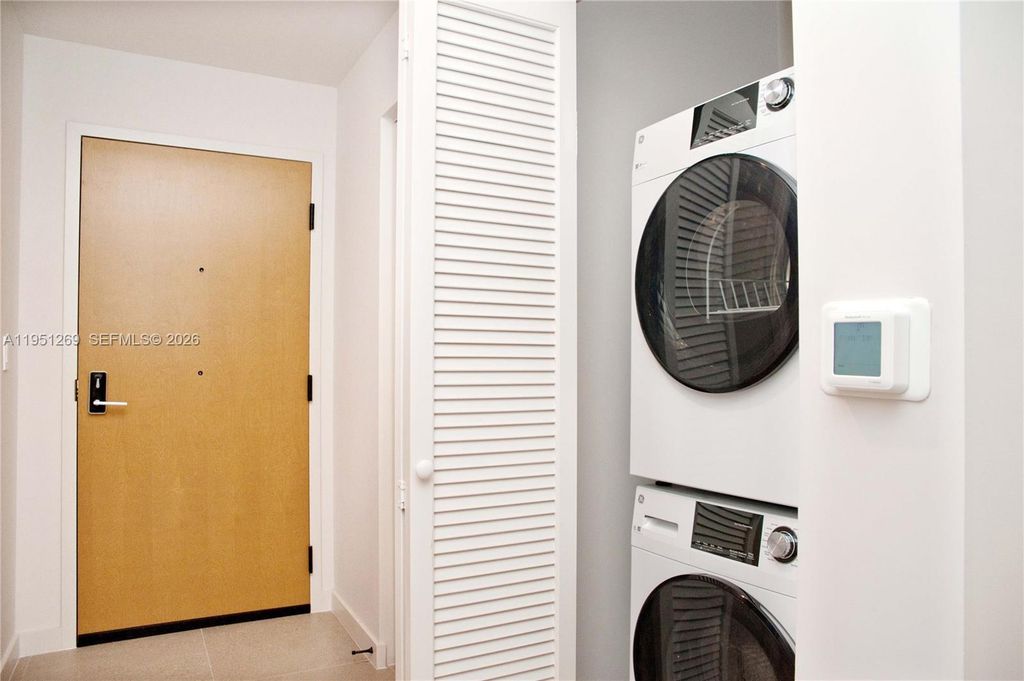 Image 4 of property listing at 11 NE 6th St 1109, Miami, FL 33132