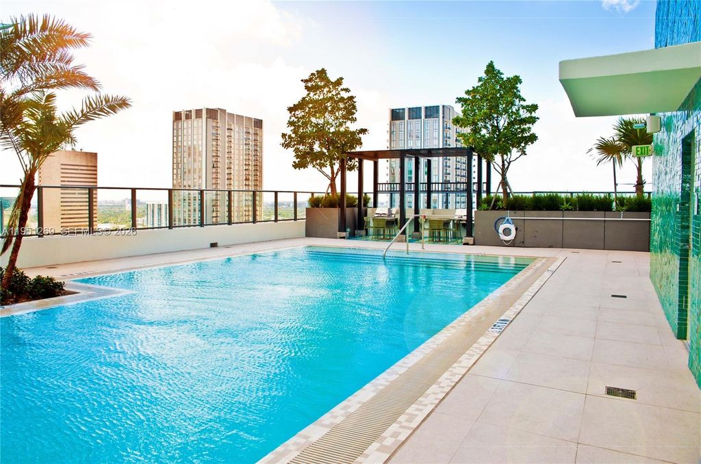 Image 5 of property listing at 11 NE 6th St 1109, Miami, FL 33132