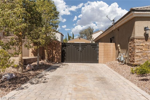 11233 Carson Brook Street, Las Vegas, NV 89183