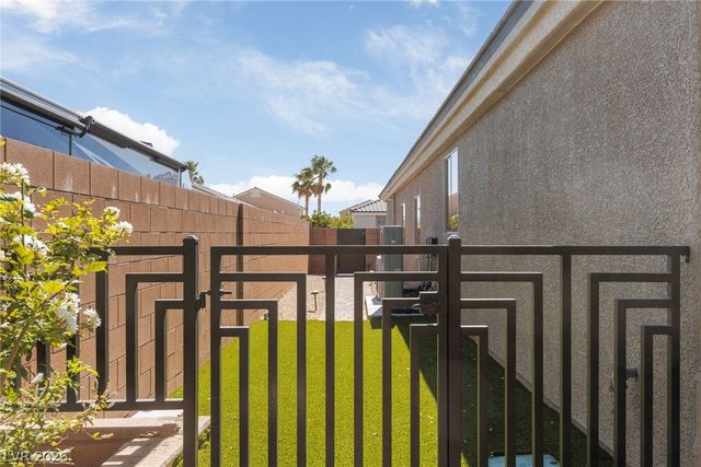 11233 Carson Brook Street, Las Vegas, NV 89183
