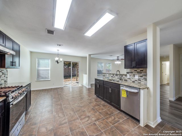 8107 Braun Frst, San Antonio, TX 78250