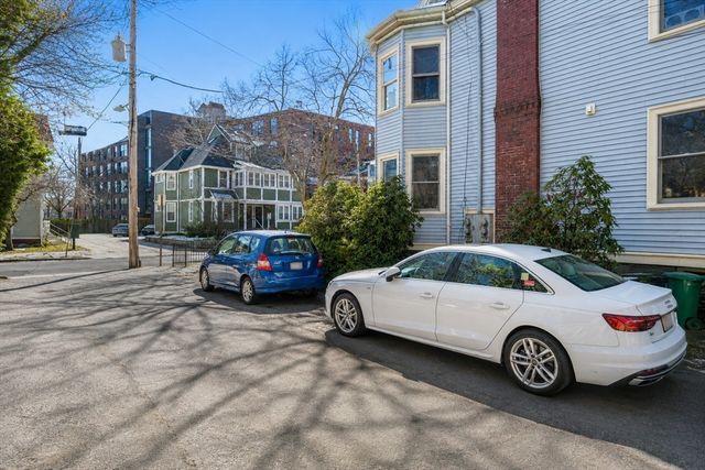 7 Russell Street 2, Cambridge, MA 02140