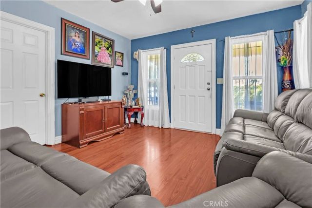 818 W 104th, Los Angeles, CA 90044