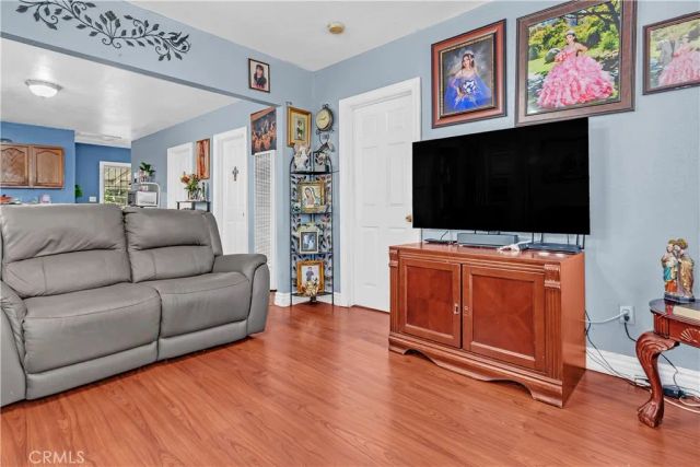 818 W 104th, Los Angeles, CA 90044