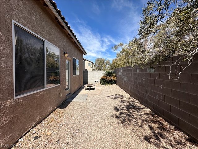 7928 Stormy Falls Street, Las Vegas, NV 89149