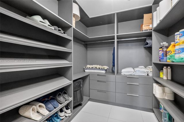 200 Biscayne Boulevard Way 1108, Miami, FL 33131