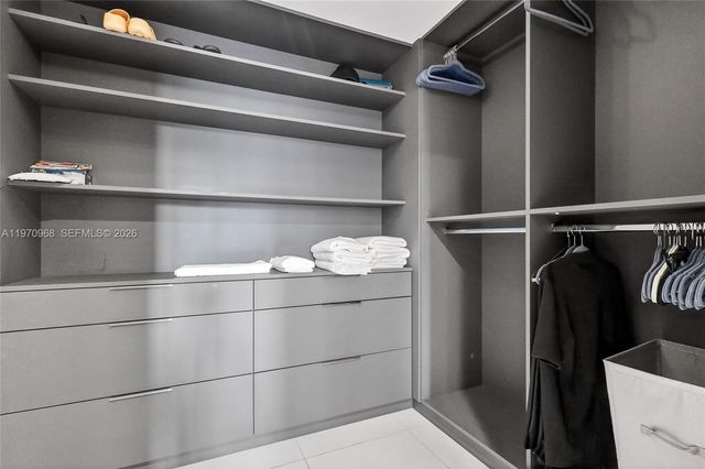 200 Biscayne Boulevard Way 1108, Miami, FL 33131