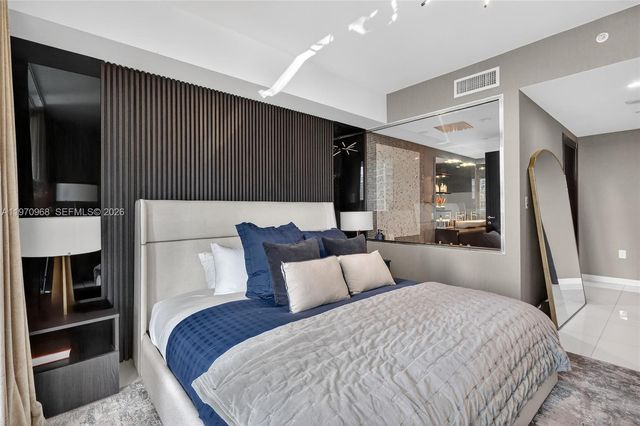 200 Biscayne Boulevard Way 1108, Miami, FL 33131