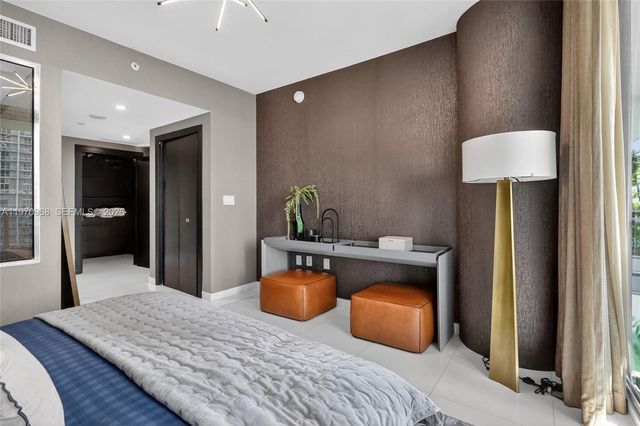 200 Biscayne Boulevard Way 1108, Miami, FL 33131