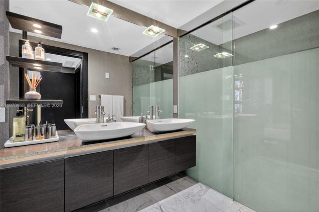 200 Biscayne Boulevard Way 1108, Miami, FL 33131