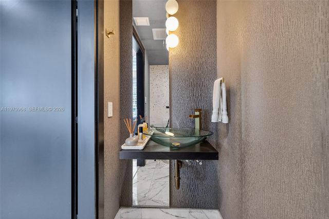 200 Biscayne Boulevard Way 1108, Miami, FL 33131