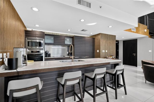 200 Biscayne Boulevard Way 1108, Miami, FL 33131