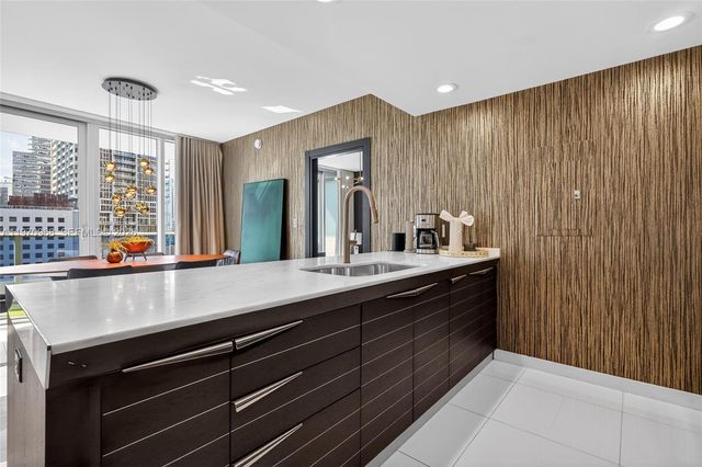 200 Biscayne Boulevard Way 1108, Miami, FL 33131