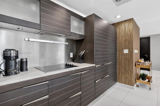 200 Biscayne Boulevard Way 1108, Miami, FL 33131