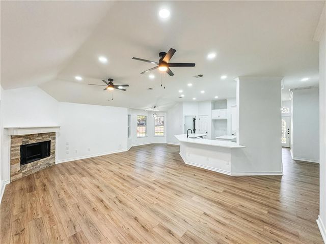 1211 Meadowbrook Dr, Portland, TX 78374