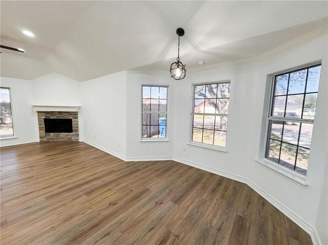 1211 Meadowbrook Dr, Portland, TX 78374